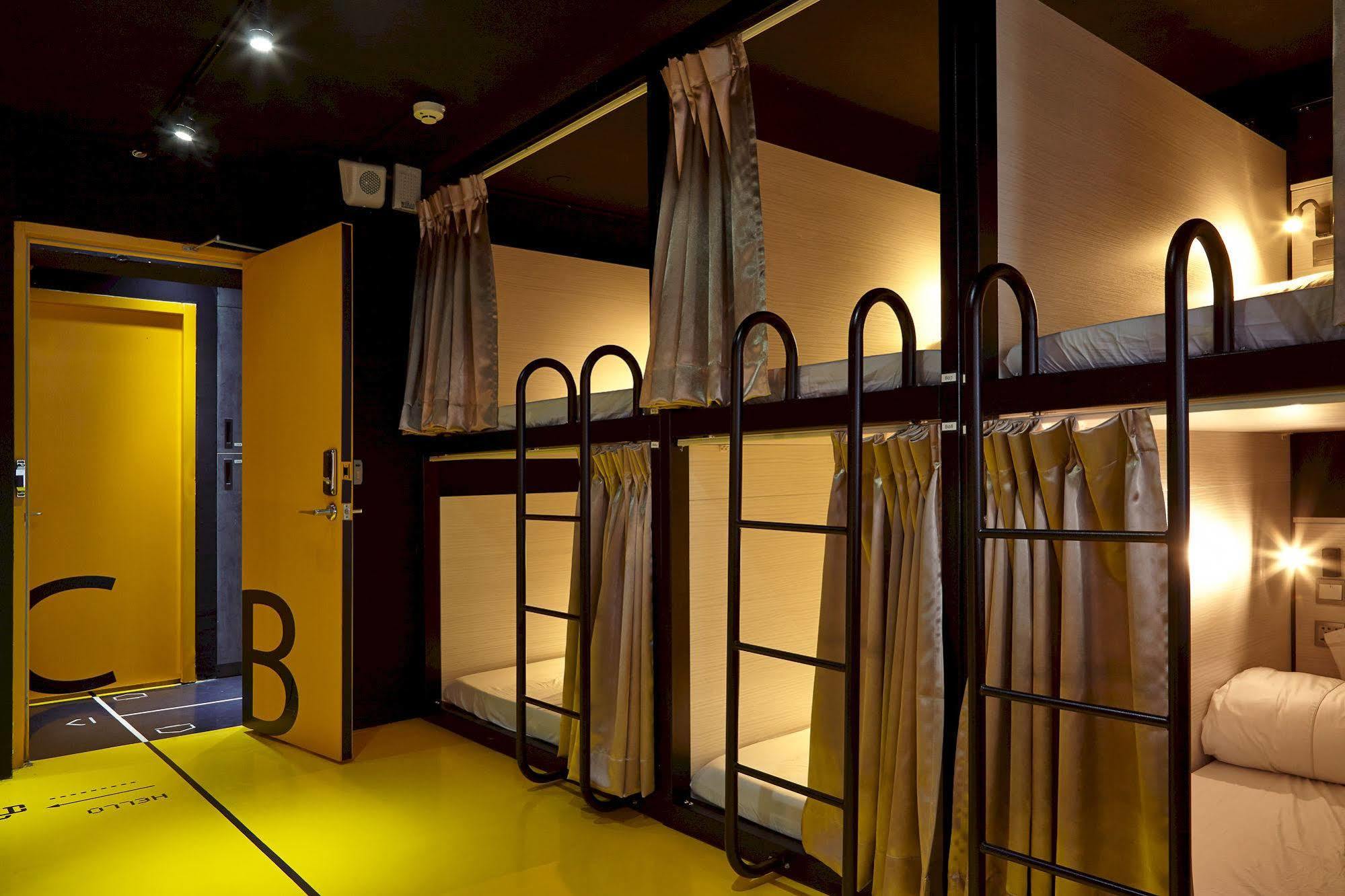 Here X There Hostel Taipei Main Station Exterior photo