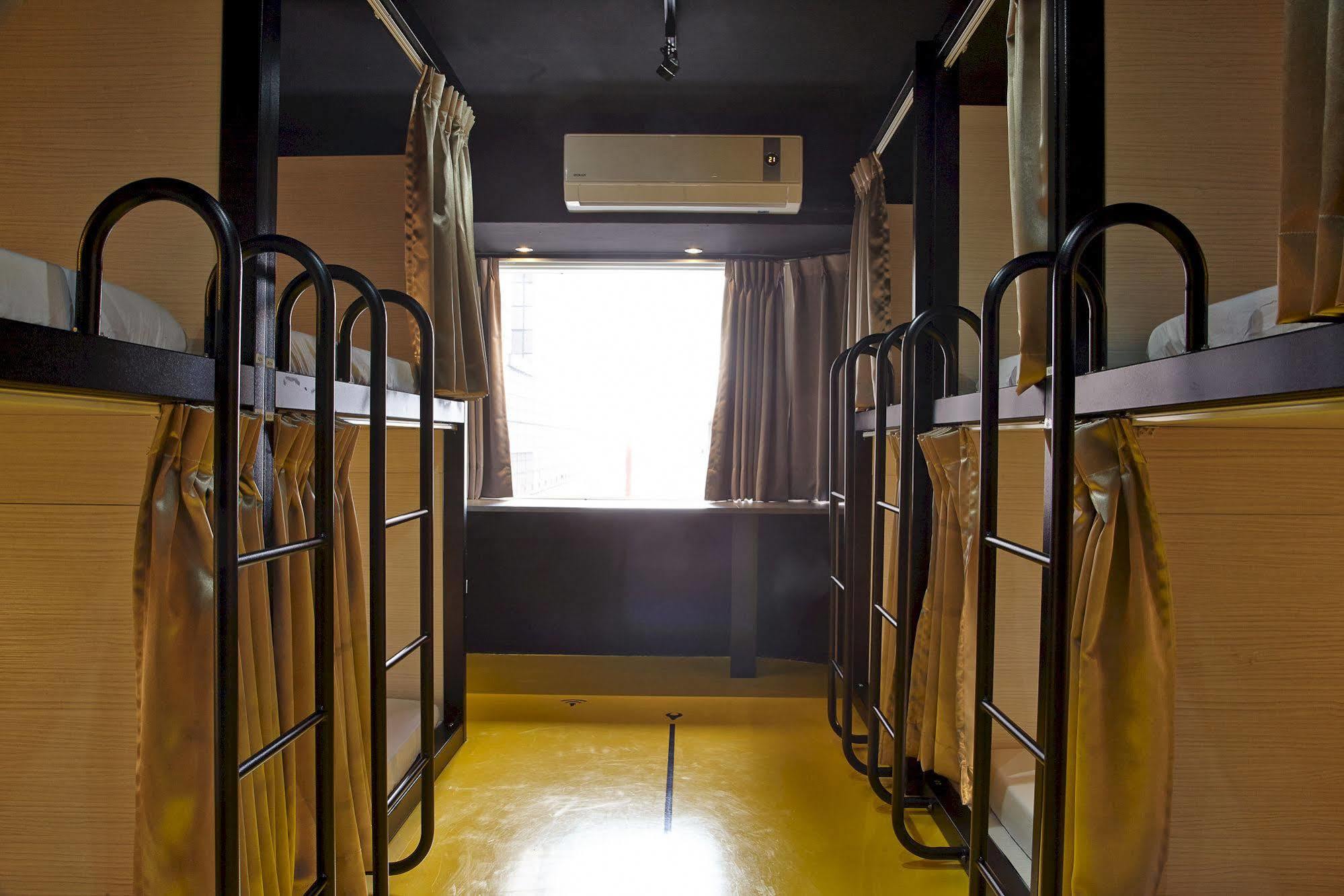 Here X There Hostel Taipei Main Station Exterior photo
