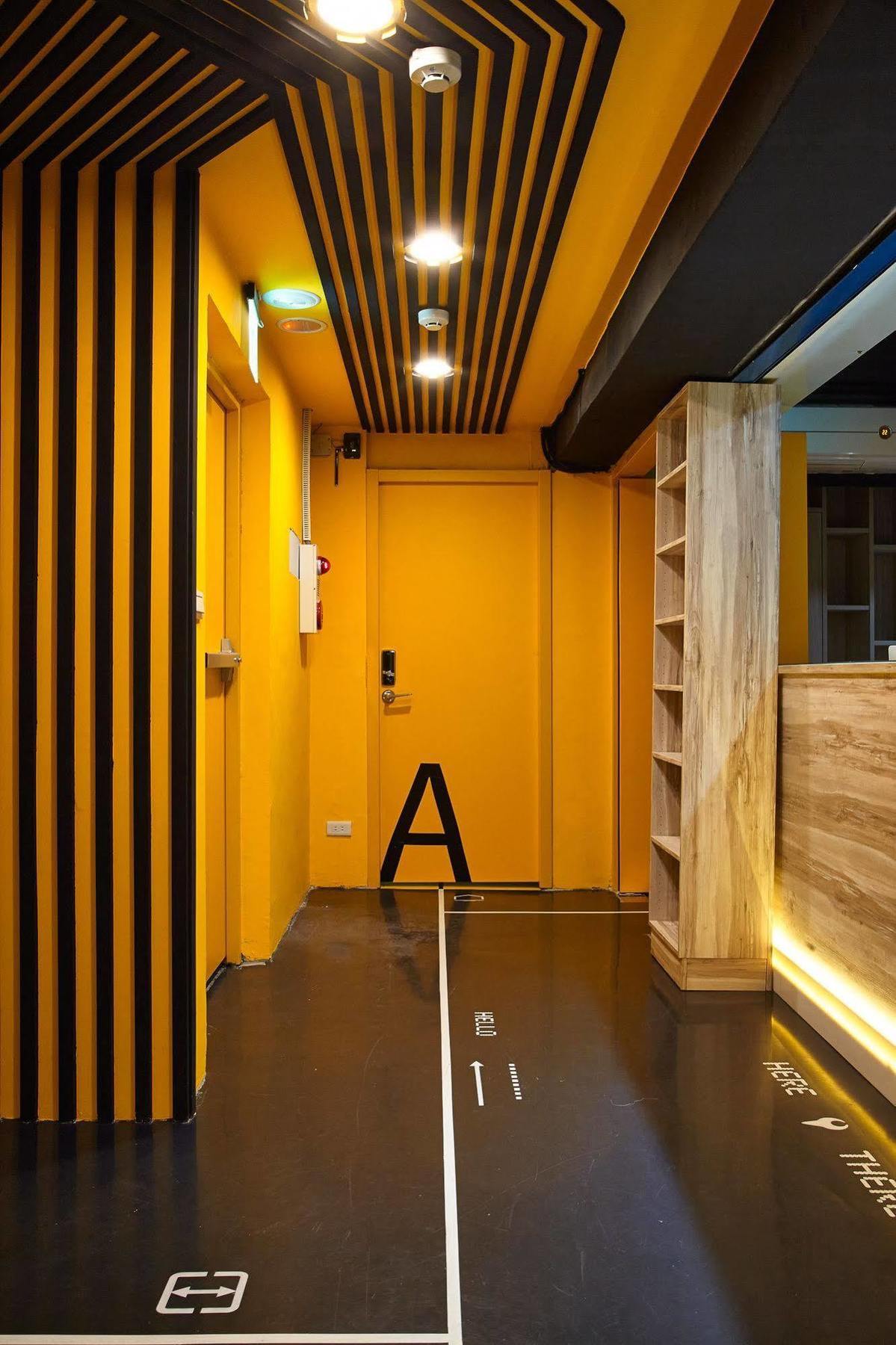 Here X There Hostel Taipei Main Station Exterior photo